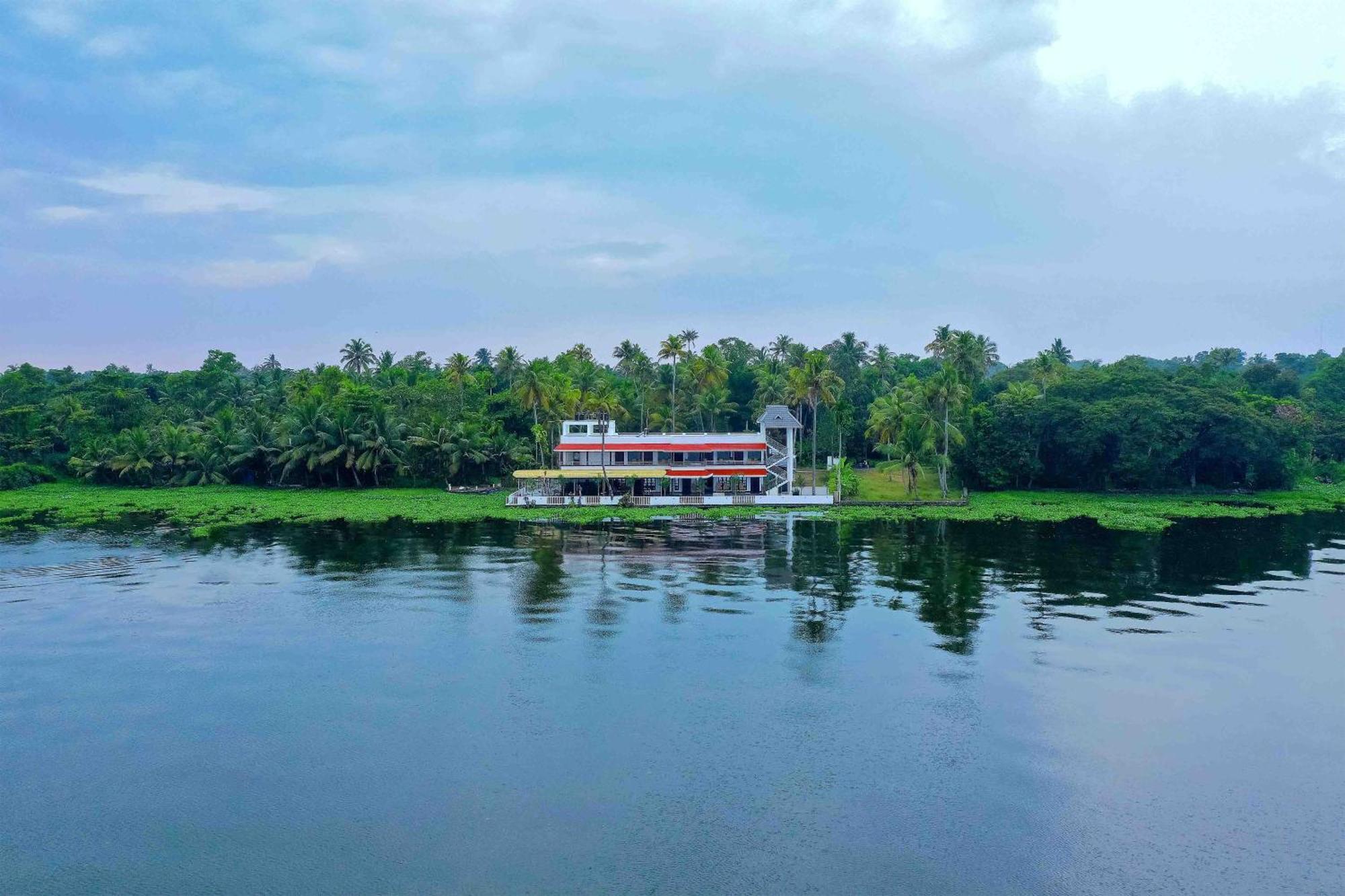 Vembanad Village Backwater Resort Alappuzha ภายนอก รูปภาพ
