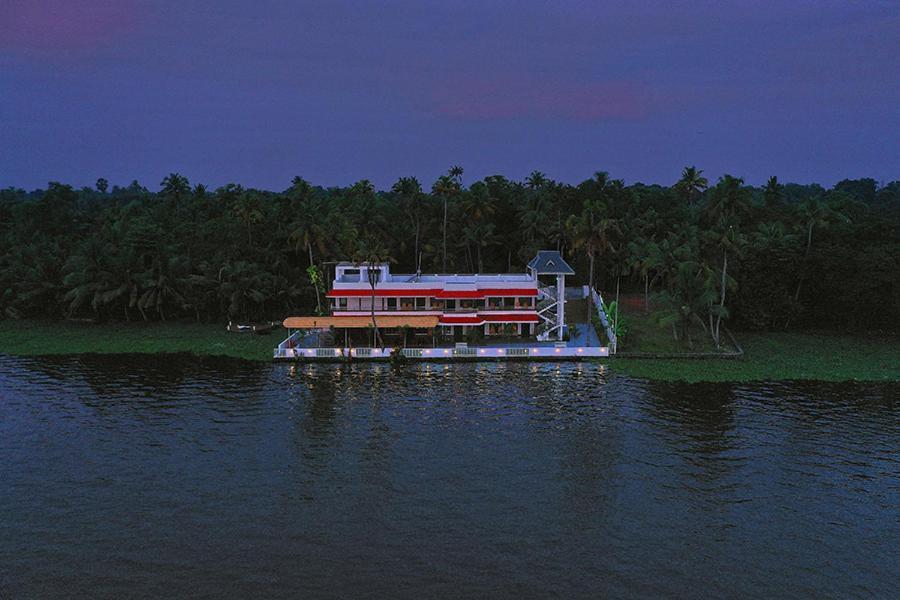 Vembanad Village Backwater Resort Alappuzha ภายนอก รูปภาพ