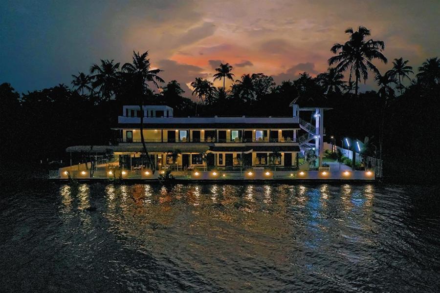 Vembanad Village Backwater Resort Alappuzha ภายนอก รูปภาพ
