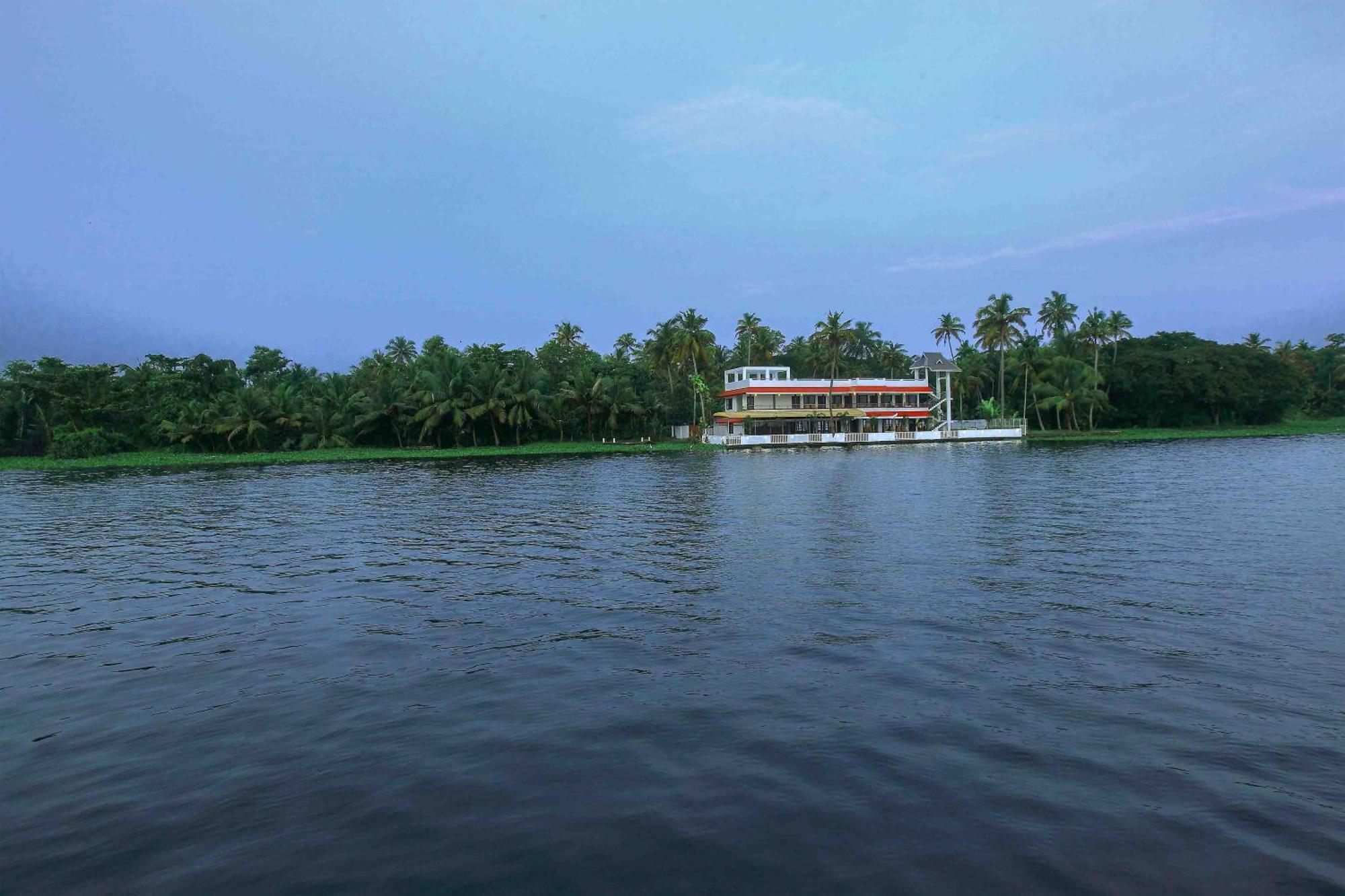 Vembanad Village Backwater Resort Alappuzha ภายนอก รูปภาพ