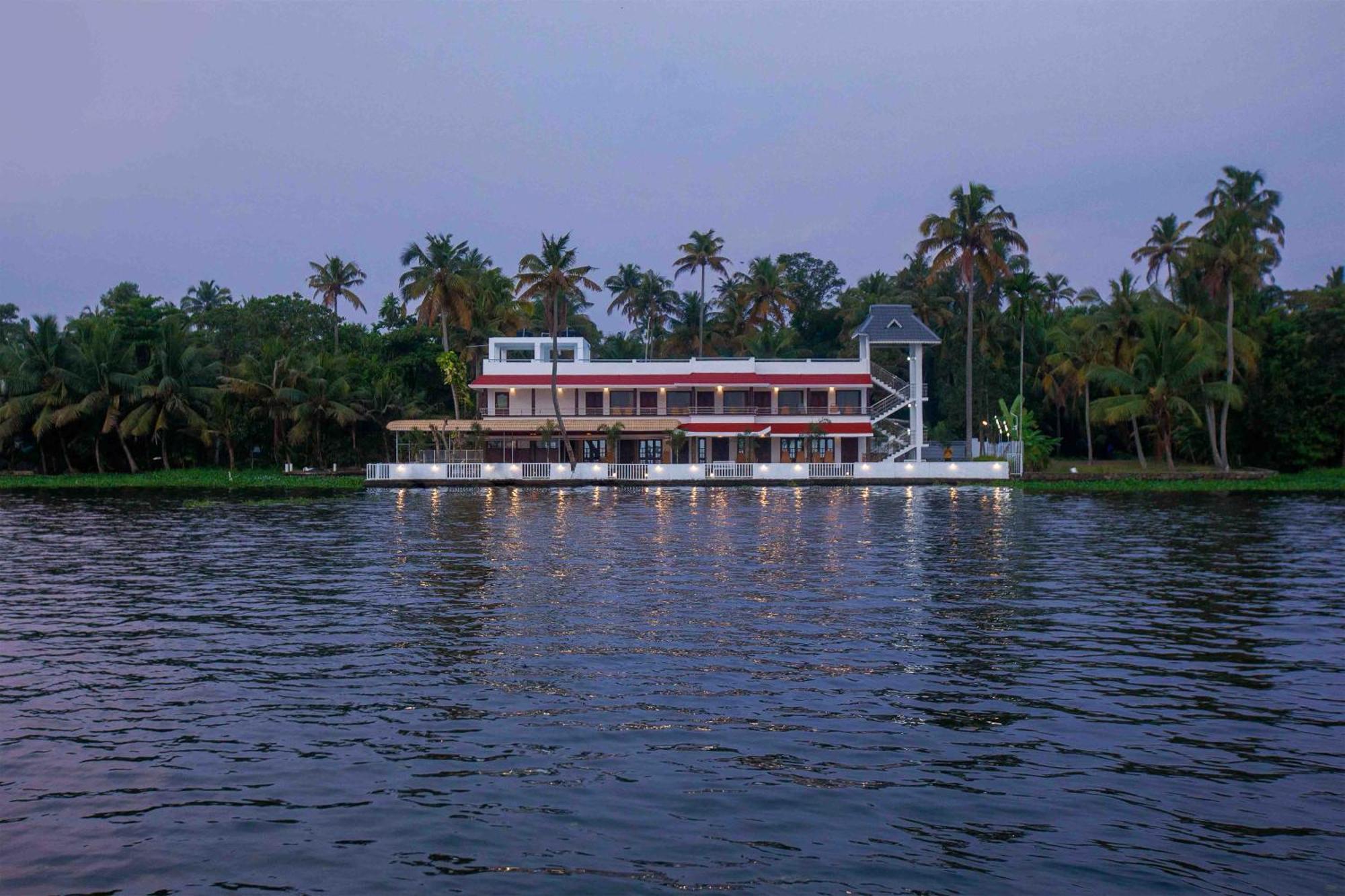 Vembanad Village Backwater Resort Alappuzha ภายนอก รูปภาพ