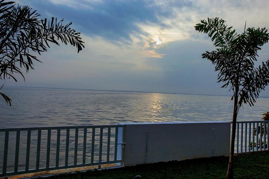 Vembanad Village Backwater Resort Alappuzha ภายนอก รูปภาพ