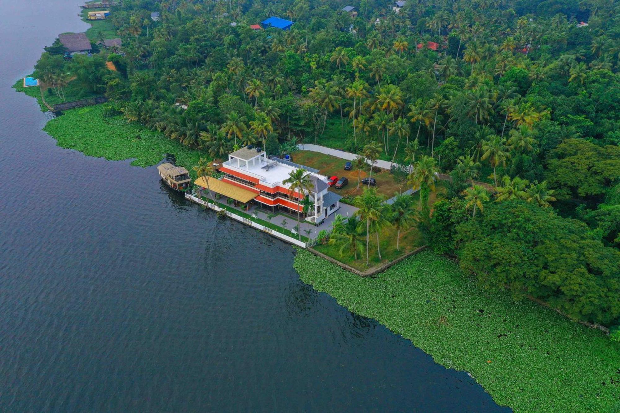Vembanad Village Backwater Resort Alappuzha ภายนอก รูปภาพ