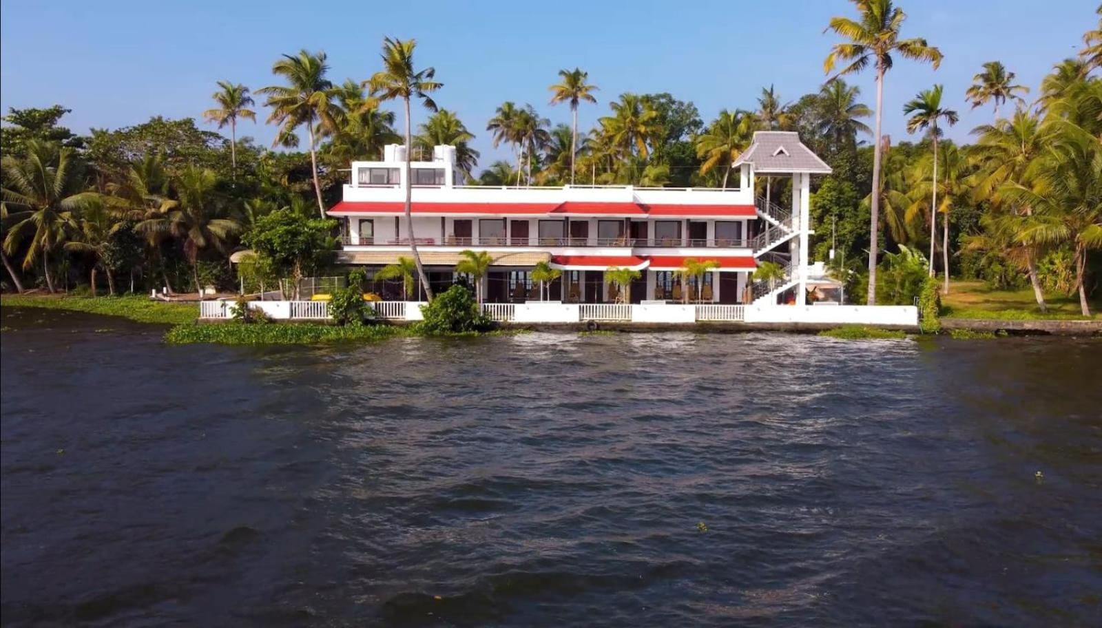 Vembanad Village Backwater Resort Alappuzha ภายนอก รูปภาพ